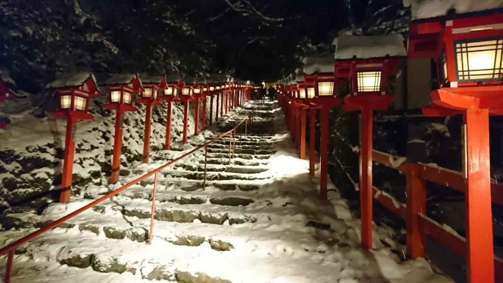 貴船神社雪のライトアップ