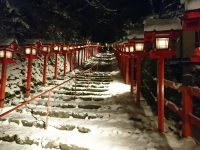 貴船神社雪のライトアップ
